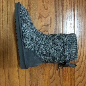 UGG black/gray heather Knit short boots